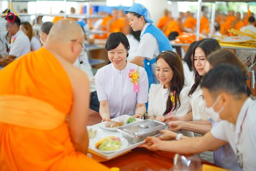 ภาพ No.276456:วันศุกร์ที่ 5 ธันวาคม พ.ศ. 2568 (วันพระ ขึ้น 15 ค่ำ เดือน 1) พิธีบุพเปตพลี ครั้งที่ 175 ร่วมอุทิศบุญแด่หมู่ญาติที่ล่วงลับไปแล้ว และสืบทอดอายุพระพุทธศาสนา ณ หอฉันคุณยายอาจารย์ฯ วัดพระธรรมกาย