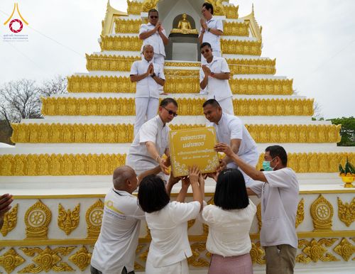 ภาพ No.131444:พิธีอัญเชิญพระบรมสารีริกธาตุ และองค์พระพุทธรัตนกายสิทธิ์ ติดตั้งองค์พระเจดีย์จตุรทิศ ถวายองค์พระเจดีย์ ลานธรรมและกำแพงแก้ว ถวายเป็นพุทธบูชา น้อมถวายบูชาธรรมหลวงพ่ออายุวัฒนมงคล ๘๐ พรรษา วันเสาร์ที่ ๑๖ มีนาคม พ.ศ. ๒๕๖๗ ณ วัดเขาพญาปราบ ต.ตะขบ อ.ปักธงชัย จ.น