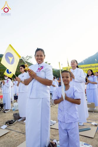 ภาพ No.275083:วันอาทิตย์ที่ 30 พฤศจิกายน พ.ศ. 2568 พิธีตอกเสาเข็ม "สร้างองค์พระเจดีย์เพื่อสร้างสันติภาพโลก" ต้นสุดท้าย ณ ศูนย์ปฏิบัติธรรมระยอง (บ้านช่องลม)