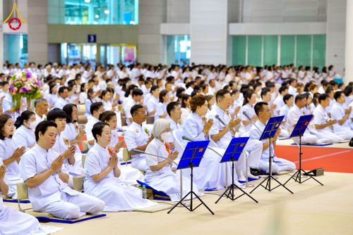 ภาพ No.215298:วันอาทิตย์ต้นเดือนที่ 6 เมษายน พ.ศ. 2568 พิธีบูชาข้าวพระ สภาธรรมกายสากล วัดพระธรรมกาย