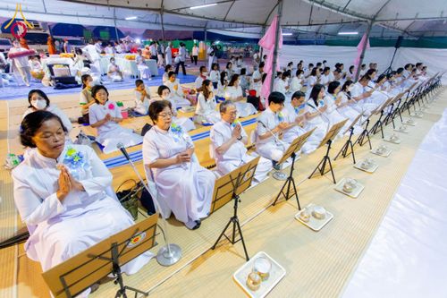 ภาพ No.201430:พิธีถวายภัตตาหารเป็นสังฆทาน แด่พระธรรมยาตรา ณ อนุสรณ์สถานบางปลา วัดบางปลา อำเภอบางเลน จังหวัดนครปฐม ในโครงการธรรมยาตรา กตัญญูบูชา มหาปูชนียาจารย์ พระมงคลเทพมุนี(สด จนฺทสโร) พระผู้ปราบมาร อนุสรณ์สถาน 7 แห่ง ปีที่ 13 วันที่ 25 มกราคม พ.ศ. 2568