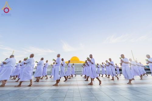 ภาพ No.276607:วันเสาร์ที่ 6 ธันวาคม  พ.ศ. 2568 พิธีเวียนประทักษิณและพิธีวันทาเจดีย์ โครงการอุปสมบทบูชาธรรมมหาปูชนียาจารย์ ประจำปี พ.ศ.2568 โครงการบวชพระนานาชาติ AEC และ WAB รุ่น CEO (นักบริหาร) รุ่นที่ 5 ณ มหาธรรมกายเจดีย์ วัดพระธรรมกาย