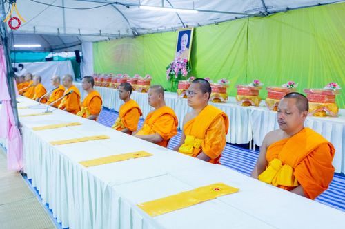 ภาพ No.199363:พิธีถวายภัตตาหารเป็นสังฆทาน แด่พระธรรมยาตรา ณ อนุสรณ์สถานบางปลา วัดบางปลา อำเภอบางเลน จังหวัดนครปฐม ในโครงการธรรมยาตรา กตัญญูบูชา มหาปูชนียาจารย์ พระมงคลเทพมุนี(สด จนฺทสโร) พระผู้ปราบมาร อนุสรณ์สถาน 7 แห่ง ปีที่ 13 วันที่ 22 มกราคม พ.ศ. 2568