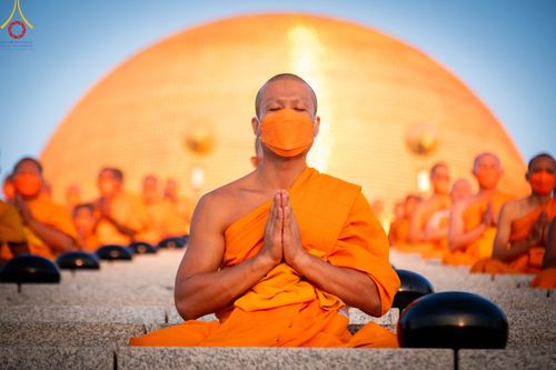 ภาพ No.105242:พิธีตักบาตรฉลองพระบวชใหม่ รุ่นบูชาธรรมมหาปูชนียาจารย์ และต้อนรับศักราชใหม่ วันจันทร์ที่ 1 มกราคม พ.ศ. 2567 ณ ลานธรรมพระมหาธรรมกายเจดีย์ วัดพระธรรมกาย