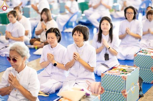 ภาพ No.149901:พิธีตักบาตร , พิธีปฎิบัติธรรม , พิธีถวายภัตตาหารเมนูสวรรค์ ในพรรษาแห่งการเข้าถึงธรรม วันธรรมชัย วันอังคารที่ 27 สิงหาคม พ.ศ.2567 ณ สภาธรรมกายสากล วัดพระธรรมกาย