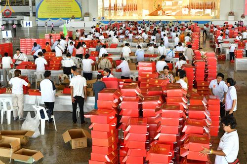 ภาพ No.212022:วันจันทร์ที่ 17 มีนาคม พ.ศ. 2568 บุญบรรจุกล่องไทยธรรม เพื่อถวายแด่พระสังฆาธิการ 40,000 กว่าวัดทั่วไทย ในวันคุ้มครองโลก 22 เมษายน พ.ศ. 2568 ณ บ้านแก้วเรือนทองคุณยายฯ วัดพระธรรมกาย