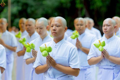 ภาพ No.228856:วันเสาร์ที่ 14 มิถุนายน พ.ศ. 2568 พิธีเวียนประทักษิณ , พิธีขอขมารับผ้าไตร ในโครงการบรรพชาอุปสมบทหมู่ ผู้บริหารรุ่นที่ 15 และ อุดมศึกษา รุ่นที่ 52 ณ โบสถ์พระไตรปิฎก วัดพระธรรมกาย