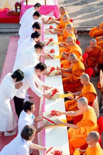 ภาพ No.250538:วันพุธที่ 8 ตุลาคม พ.ศ. 2568 พิธีตักบาตรเทโวโรหณะ ณ ลานธรรมปทุมรัตน์ธรรมเจดีย์ พุทธอุทยานนานาชาติ อ.โพนพิสัย จ.หนองคาย