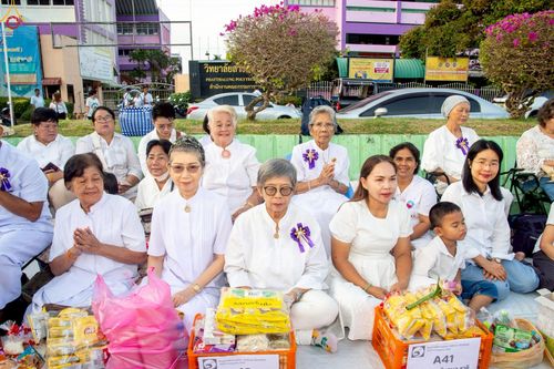 ภาพ No.235149:วันอาทิตย์ที่ 27 กรกฎาคม พ.ศ. 2568 พิธีตักบาตรพระ1,000 รูป ทำบุญเมืองพัทลุง ประธานสงฆ์ พระปริยัติวชิโรดม  เจ้าคณะจังหวัดพัทลุง ประธานฆราวาส นายรัฐศาสตร์ ชิดชู  ผู้ว่าราชการจังหวัดพัทลุง