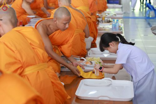 ภาพ No.91548:พิธีบุพเปตพลี ครั้งที่ 142 ร่วมอุทิศบุญแด่หมู่ญาติที่ล่วงลับไปแล้ว และสืบทอดอายุพระพุทธศาสนา วันอาทิตย์ที่ 29 ตุลาคม พ.ศ. 2566 (วันพระขึ้น 15 ค่ำ เดือน 11) ณ หอฉันคุณยายอาจารย์ฯ วัดพระธรรมกาย