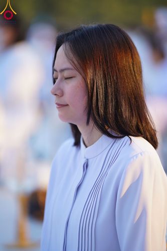 ภาพ No.109571:พิธีจุดประทีปถวายเป็นพุทธบูชา และบูชาธรรมมหาปูชนียาจารย์ วันที่ 10 มกราคม พ.ศ. 2567 ณ อนุสรณ์สถานคลองบางนางแท่น อ.สามพราน จ.นครปฐม