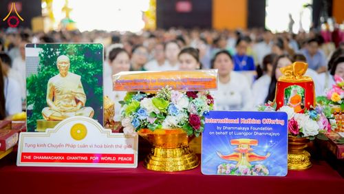 ภาพ No.274109:วันที่ 23 พฤศจิกายน พ.ศ. 2568 ประธานมูลนิธิธรรมกาย ถวายปัจจัยสมทบกฐินแด่ วัดเทียนเวียนเฟื้อกเซิน ศูนย์วิปัสสนาที่มีชื่อเสียง มากกว่า 50 ปีในเวียดนาม