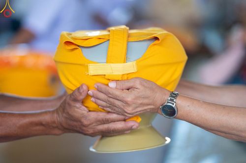 ภาพ No.101334:พิธีบรรพชาธรรมทายาท ในโครงการอุปสมบทบูชาธรรม มหาปูชนียาจารย์ พ.ศ. 2566 ณ วัดท่าสุวรรณ จ.ราชบุรี วันที่ 6 ธันวาคม พ.ศ. 2566