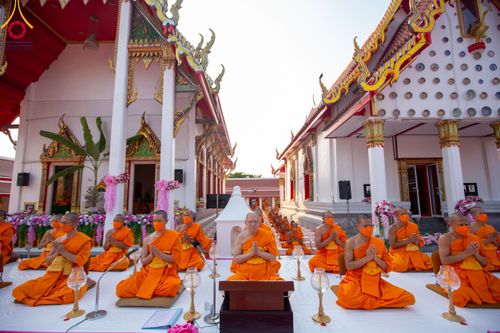 ภาพ No.112010:พิธีจุดประทีปถวายเป็นพุทธบูชา และบูชาธรรมมหาปูชนียาจารย์ พระมงคลเทพมุนี(สด จนฺทสโร) ในโครงการธรรมยาตรา กตัญญูบูชา มหาปูชนียาจารย์ พระมงคลเทพมุนี(สด จนฺทสโร) พระผู้ปราบมาร อนุสรณ์สถาน 7 แห่ง ปีที่ 12 วันที่ 14 มกราคม พ.ศ. 2567 ณ วัดสองพี่น้อง อ.สองพี่น้อง