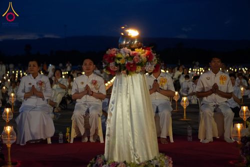 ภาพ No.162269:พิธีจุดประทีปโคมลาน ถวายเป็นพุทธบูชา สร้างความสว่างไสวให้กับแผ่นดินด้วยแสงธรรม วันพฤหัสบดีที่ 17 ตุลาคม พ.ศ. 2567 ณ พุทธอุทยานนานาชาติ จังหวัดหนองคาย