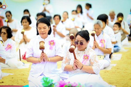 ภาพ No.140445:พิธีตอกเสาเข็มเป็นปฐมฤกษ์ เพื่อสร้างกุฎิและหอสวดมนต์ และพิธีทอดผ้าป่าบำรุงวัด ณ วัดกลางธนรินทร์ ต.บ้านแป้ง อ.พรหมบุรี จ.สิงห์บุรี วันอาทิตย์ที่ 9 มิถุนายน พ.ศ.2567