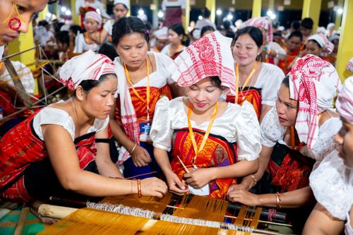 ภาพ No.176171:พิธีทอดกฐินสมทบ โดยมูลนิธิธรรมกาย ในนามหลวงพ่อธัมมชโย ณ วัดสัทธนารามา บานา วิหาร เมืองไดยุน รัฐอรุนาจาลประเทศ ประเทศอินเดีย วันที่ 15 พฤศจิกายน พ.ศ. 2567