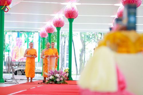 ภาพ No.159093:พิธีทอดผ้าป่าถวายทุนการศึกษาพระภิกษุสามเณรทั่วโลก และ พิธีถวายสังฆทานหนังสือพระไตรปิฏก 80 วัด บูชาธรรม 80 ปี หลวงพ่อธัมมชโย วันเสาร์ที่ 21 กันยายน พ.ศ. 2567 ณ โบสถ์พระไตรปิฏก วัดพระธรรมกาย