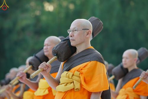 ภาพ No.186922:พระธรรมยาตราปฏิบัติธรรม และถ่ายภาพหมู่ประวัติศาสตร์ ปีที่ 13 ณ ลานทิศตะวันออก มหาวิหารพระมงคลเทพมุนี วัดพระธรรมกาย จ.ปทุมธานี วันเสาร์ที่ 28 ธันวาคม พ.ศ. 2567