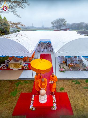 ภาพ No.220881:วันที่ 13 เมษายน พ.ศ. 2568 พิธีโปรยรัตนชาติปฐมเริ่มสถาปนาเจดีย์ และ พิธีเปิดหมู่บ้านปฏิบัติธรรม เพื่อการบรรลุธรรม ณ วัดป่าธรรมกายนานาชาติโทชิหงิ  ประเทศญี่ปุ่น