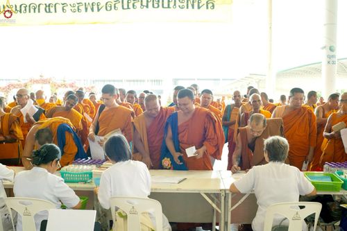 ภาพ No.235931:วันที่ 3 สิงหาคม พ.ศ. 2568 ภาพบรรยากาศ การต้อนรับปฎิสันถาร ของคณะสงฆ์ ในวันสมาธิโลก พิธีถวายมหาสังฆทาน 2,000 กว่าวัด ณ วัดพระธรรมกาย