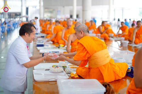 ภาพ No.243840:วันที่ 6 กันยายน พ.ศ. 2568 พิธีถวายภัตตาหารเมนูสวรรค์ เพื่อการบรรลุธรรม ณ หอฉันคุณยายอาจารย์ฯ วัดพระธรรมกาย