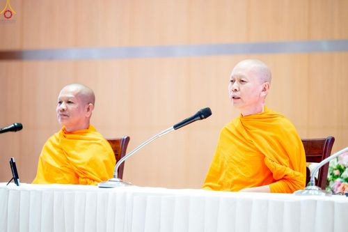 ภาพ No.239893:วันที่ ๒๒ - ๒๔ สิงหาคม พ.ศ. ๒๕๖๘ สัมมนารวมใจผู้นำบุญ บูชาธรรม ๘๑ ปี หลวงพ่อธัมมชโย กฐินสามัคคีทั่วไทย ๓๐,๐๐๐ วัด โครงการอุปสมบทบูชาธรรมมหาปูชนียาจารย์ ๓,๐๐๐ รูป รุ่นที่ ๑