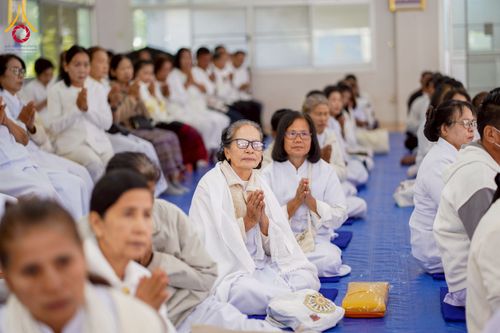 ภาพ No.275859:วันพุธที่ 3 ธันวาคม พ.ศ. 2568 พิธีบรรพชาอุปสมบท โครงการอุปสมบทบูชาธรรมมหาปูชนียาจารย์ ศูนย์อบรม : ศูนย์ส่งเสริมศีลธรรม จ.พะเยา ณ โบราณสถานพระธาตุจอมทอง และ โบสถ์กลางน้ำ วัดพระธาตุศรีโคมคำ อำเภอเมือง จังหวัดพะเยา