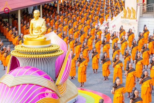 ภาพ No.197057:พระธรรมยาตราปฏิบัติธรรม และถ่ายภาพหมู่ประวัติศาสตร์ ณ วัดโบสถ์(บน) ตำบลบางคูเวียง อำเภอบางกรวย จังหวัดนนทบุรี ในโครงการธรรมยาตรา กตัญญูบูชา มหาปูชนียาจารย์ พระมงคลเทพมุนี(สด จนฺทสโร) พระผู้ปราบมาร อนุสรณ์สถาน 7 แห่ง ปีที่ 13 วันที่ 18 มกราคม พ.ศ. 2568