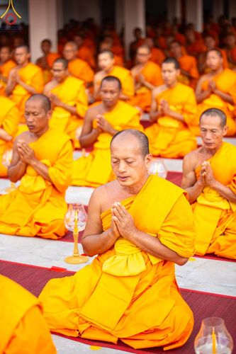 ภาพ No.201568:พิธีจุดประทีปถวายเป็นพุทธบูชา และบูชาธรรมมหาปูชนียาจารย์ ณ อาคารธรรมยาตรา กตัญญูบูชามหาปูชนียาจารย์ ตรงข้ามวัดปากน้ำภาษีเจริญ จ.กรุงเทพมหานคร ในโครงการธรรมยาตรา กตัญญูบูชา มหาปูชนียาจารย์ พระมงคลเทพมุนี(สด จนฺทสโร) พระผู้ปราบมาร อนุสรณ์สถาน 7 แห่ง