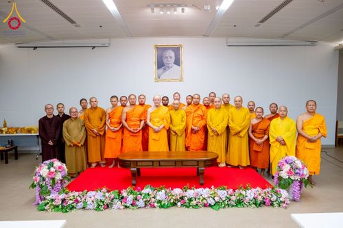 ภาพ No.222972:วันที่ 23 เมษายน พ.ศ. 2568 หลวงพ่อทัตตชีโวต้อนรับคณะสงฆ์ World Pec ณ อาคาร 100 ปี คุณยายมหารัตนอุบาสิกาจันทร์ ขนนกยูง วัดพระธรรมกาย