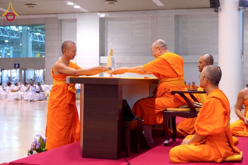 ภาพ No.232149:วันอาทิตย์ที่ 6 กรกฏาคม พ.ศ. 2568 พิธีมอบโล่เกียรติคุณ สวดธัมมจักกัปปวัตตนสูตร และรางวัลโครงการผู้นำแสงสว่างออนไลน์ ณ ห้องแก้วสารพัดนึก1 สภาธรรมกายสากล วัดพระธรรมกาย