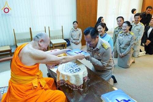 ภาพ No.201924:ผู้ว่าปทุมฯ มอบแนวทางการขับเคลื่อนพัฒนาจังหวัดฯ แก่หัวหน้าส่วนราชการ ผู้บริหารท้องถิ่น กำนัน ผู้ใหญ่บ้าน อ.คลองหลวง วันอังคารที่ 21 มกราคม พ.ศ. 2568