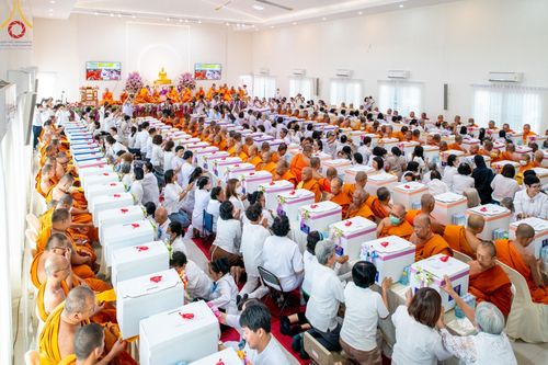 ภาพ No.107303:พิธีเจริญพระพุทธมนต์ ปฏิบัติธรรม มอบทุนการศึกษา ถวายสังฆทาน 140 วัด ณ ศุนย์ปฏิบัติธรรมพระมงคลเทพมุนี อ.สองพี่น้อง จ.สุพรรณบุรี วันเสาร์ที่ 6 มกราคม พ.ศ. 2567