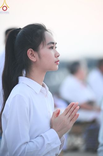 ภาพ No.204503:พิธีจุดประทีปถวายเป็นพุทธบูชา และบูชาธรรมมหาปูชนียาจารย์ ณ วัดพระธรรมกาย ตำบลคลองสาม อำเภอคลองหลวง จังหวัดปทุมธานี ในโครงการธรรมยาตรา กตัญญูบูชา มหาปูชนียาจารย์ พระมงคลเทพมุนี(สด จนฺทสโร) พระผู้ปราบมาร ปีที่ 13 วันที่ 31 มกราคม พ.ศ. 2568