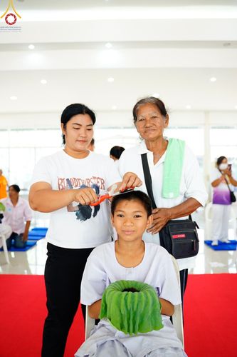 ภาพ No.134840:พิธีตัดปอยผม พิธีขอขมารับผ้าไตร พิธีบรรพชา และพิธีถวายบาตร ในโครงการบรรพชาสามเณร ฟื้นฟูพระพุทธศาสนาทั่วไทย  ณ ศูนย์ปฏิบัติธรรมและศูนย์อบรมเยาวชนเพชรบุรี ต.ท่าแลง อ.ท่ายาง จ.เพชรบุรี