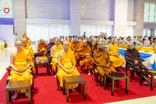 ภาพ No.209637:วันอาทิตย์ที่ 2 มีนาคม พ.ศ. 2568 พิธีภาคบ่าย สัมมนาพิเศษ, ปฏิบัติธรรม พิธีรับมอบพระบรมสารีริกธาตุ ณ สภาธรรมกายสากล วัดพระธรรมกาย