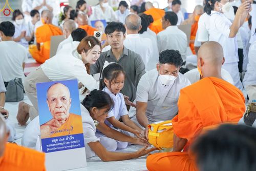 ภาพ No.84206:พิธีขอบรรพชา , พิธีขอสรณคมน์และศีล ,  พิธีรับบาตร , พิธีอุปสมบท ในโครงการบรรพชาอุปสมบทหมู่ธรรมทายาทรุ่นเข้าพรรษา และโครงการบรรพชาสามเณรโรงเรียนนานาชาติ รุ่นที่ 12 ณ โบสถ์พระไตรปิฎก วัดพระธรรมกาย วันที่ 22 กรกฎาคม พ.ศ. 2566