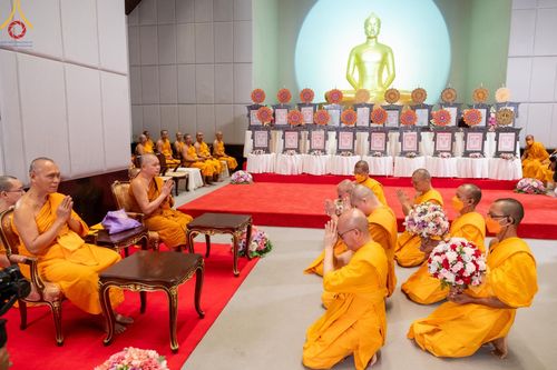 ภาพ No.123236:พิธีพระราชทานสัญญาบัตร พัดยศ และผ้าไตร แด่พระสงฆ์ในเขตปกครองคณะสงฆ์หนกลาง ณ วัดพระศรีมหาธาตุ เขตบางเขน กรุงเทพมหานคร และพิธีมุทิตาสักการะพระสังฆาธิการ ผู้ได้รับเลื่อนและตั้งสมณศักดิ์ ตามพระบรมราชโองการ ณ วัดพระธรรมกาย ในวันที่ 4 กุมภาพันธ์ พ.ศ. 2567