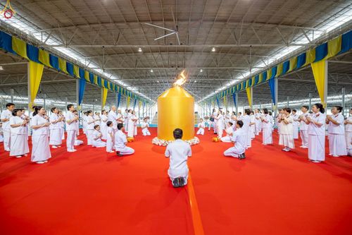 ภาพ No.240199:วันอาทิตย์ที่ 24 สิงหาคม พ.ศ. 2568 งานบุญวันอาทิตย์ พิธีจุดเทียนใจ ไฟนิรันด์ อนันตชัย ณ วัดพระธรรมกาย จ.ปทุมธานี