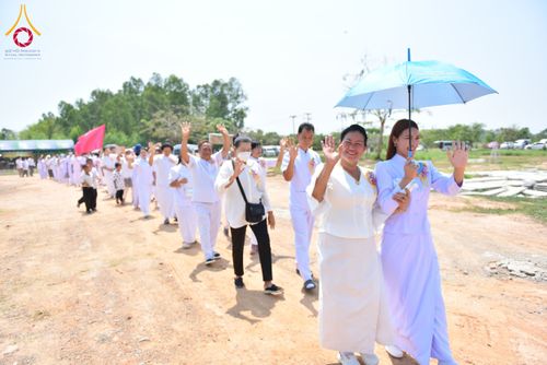 ภาพ No.131509:พิธีทอดผ้าป่ายกค้ำฟ้ามหามงคล อาคาร 80 ปี หลวงพ่อธัมมชโย ณ ศูนย์ปฏิบัติธรรมวิหารแดง ต.เจริญธรรม อ.วิหารแดง จ.สระบุรี วันที่ 17 มีนาคม พ.ศ. 2567