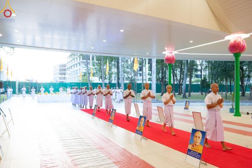 ภาพ No.199667:โครงการอุปสมบทหมู่บูชาธรรม 116 ปี คุณยายอาจารย์มหารัตนอุบาสิกาจันทร์ ขนนกยูง โครงการอุปสมบทหมู่ธรรมทายาท ระดับอุดมศึกษา รุ่นที่ 51 ภาคฤดูหนาว  ณ โบสถ์พระไตรปิฏก วัดพระธรรมกาย จ.ปทุมธานี  วันที่ 11 มกราคม พ.ศ. 2568 โดยมีพระครูปลัดรัตนวีรวัฒน์ เจ้าอาวาสวัด