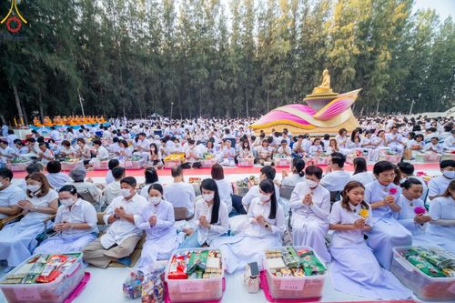 ภาพ No.107533:พิธีตักบาตรพระธรรมยาตราฯ ในโครงการธรรมยาตรากตัญญูบูชา มหาปูชนียาจารย์ พระมงคลเทพมุนี(สด จนฺทสโร) พระผู้ปราบมาร ปีที่ 12 ณ อนุสรณ์สถานมหาวิหารพระมงคลเทพมุนี อ.สองพี่น้อง จ.สุพรรณบุรี วันที่ 7 มกราคม พ.ศ. 2567