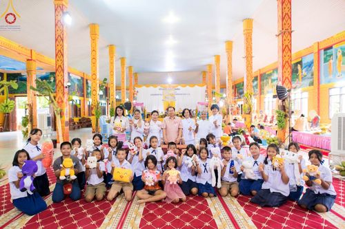 ภาพ No.98975:พิธีทอดกฐินสามัคคีทั่วไทย 5,000 วัด  ณ วัดกันทรอมอุดม อ.ขุนหาญ จ.ศรีสะเกษ วันที่ 26 พฤศจิกายน พ.ศ. 2566