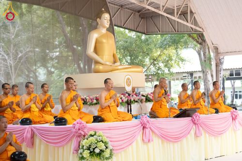 ภาพ No.61255:พิธีตักบาตรฉลองพระใหม่ รุ่นบูชาธรรมโครงการ 1-2 โครงการบรรพชาอุปสมบทหมู่ธรรมทายาท บูชาธรรมหลวงพ่อธัมมชโย 80 ปี ณ โถงช้างสำนักงานใหญ่ วัดพระธรรมกาย วันที่ 20 เมษายน พ.ศ. 2567
