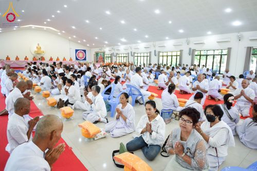 ภาพ No.278093:วันเสาร์ที่ 6 ธันวาคม พ.ศ. 2568 พิธีเวียนประทักษิณ ขอขมามอบผ้าไตร บรรพชาอุปสมบทหมู่ธรรมทายาท จำนวน 53 รูป โครงการอุปสมบทหมู่ รุ่นบูชาธรรมมหาปูชนียาจารย์ ประจำปี 2568 จังหวัดสระบุรี