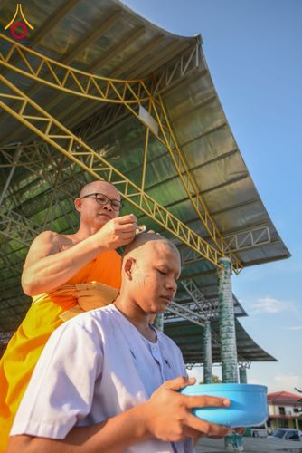 ภาพ No.180211:พิธีตัดปอยผมธรรมทายาท ณ ศูนย์ปฏิบัติธรรมวิหารแดง จ.สระบุรี โครงการบรรพชาอุปสมบท บูชาธรรมมหาปูชนียาจารย์ วันที่ 5 ธันวาคม พ.ศ. 2567