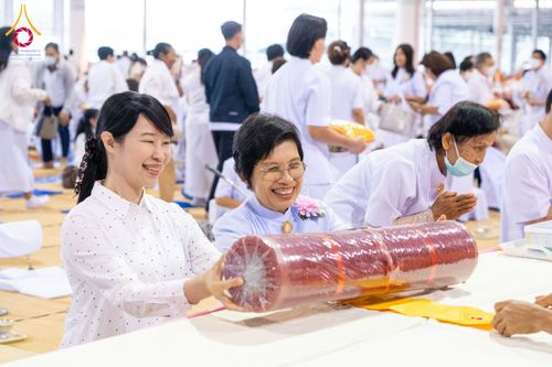 ภาพ No.204286:พิธีถวายภัตตาหารเป็นสังฆทาน แด่พระธรรมยาตรา ณ วัดพระธรรมกาย ตำบลคลองสาม อำเภอคลองหลวง จังหวัดปทุมธานี ในโครงการธรรมยาตรา กตัญญูบูชา มหาปูชนียาจารย์ พระมงคลเทพมุนี(สด จนฺทสโร) พระผู้ปราบมาร อนุสรณ์สถาน 7 แห่ง ปีที่ 13 วันที่ 31 มกราคม พ.ศ. 2568