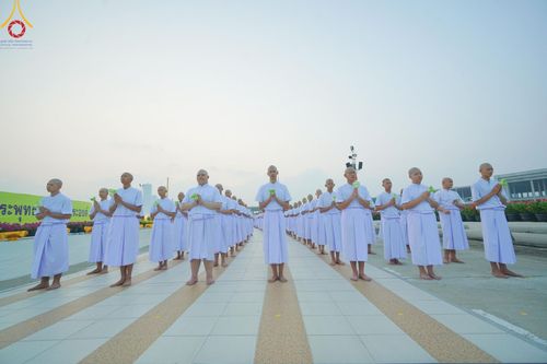 ภาพ No.133715:พิธีเวียนประทักษิณและพิธีวันทาเจดีย์ โครงการบรรพชาสามเณร ฟื้นฟูพระพุทธศาสนาทั่วไทย ณ วัดพระธรรมกาย วันเสาร์ที่ 6 เมษายน พ.ศ. 2567