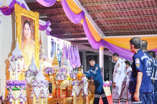 ภาพ No.138959:กิจกรรมเฉลิมพระเกียรติ สมเด็จพระนางเจ้าฯ พระบรมราชินี เนื่องในโอกาสวันเฉลิมพระชนมพรรษา พิธีเจริญพระพุทธมนต์ , ทำบุญตักบาตรพระสงฆ์ ถวายพระราชกุศล , พิธีถวายเครื่องราชสักการะ , และพิธีจุดเทียนถวายพระพรชัยมงคล วันที่ 3 มิถุนายน พ.ศ. 2567 ณ อาคารโถงช้าง วัดพ